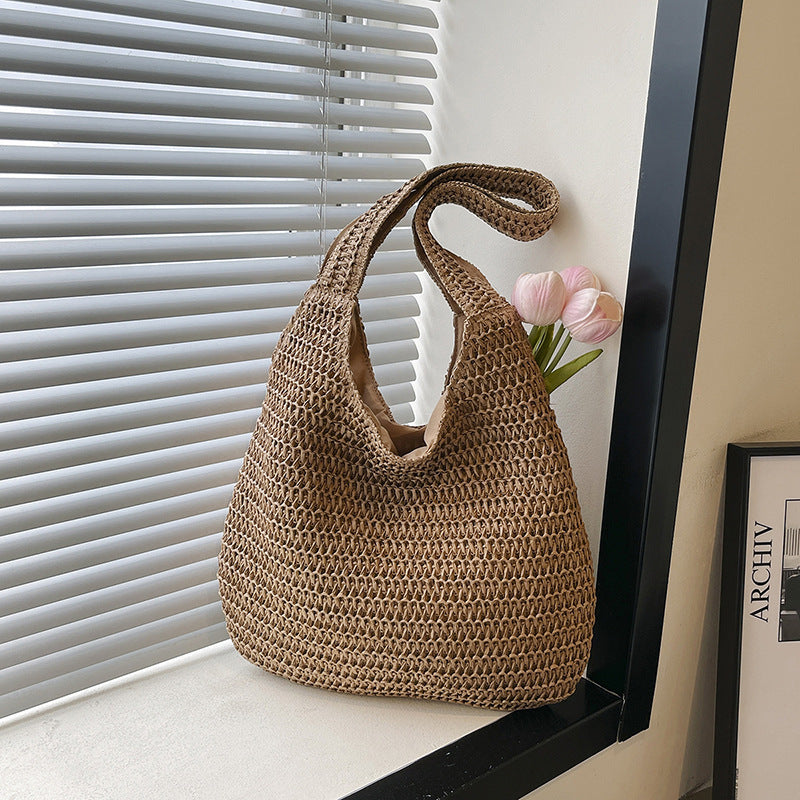 Fashionable Beach Shoulder Bag With A Woven Design And Handle