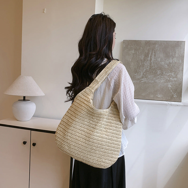 Fashionable Beach Shoulder Bag With A Woven Design And Handle