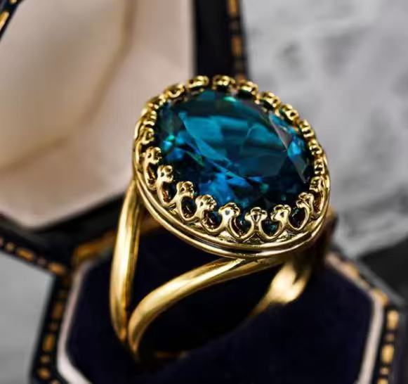 Oval Cutout Lace Court-Style Ring