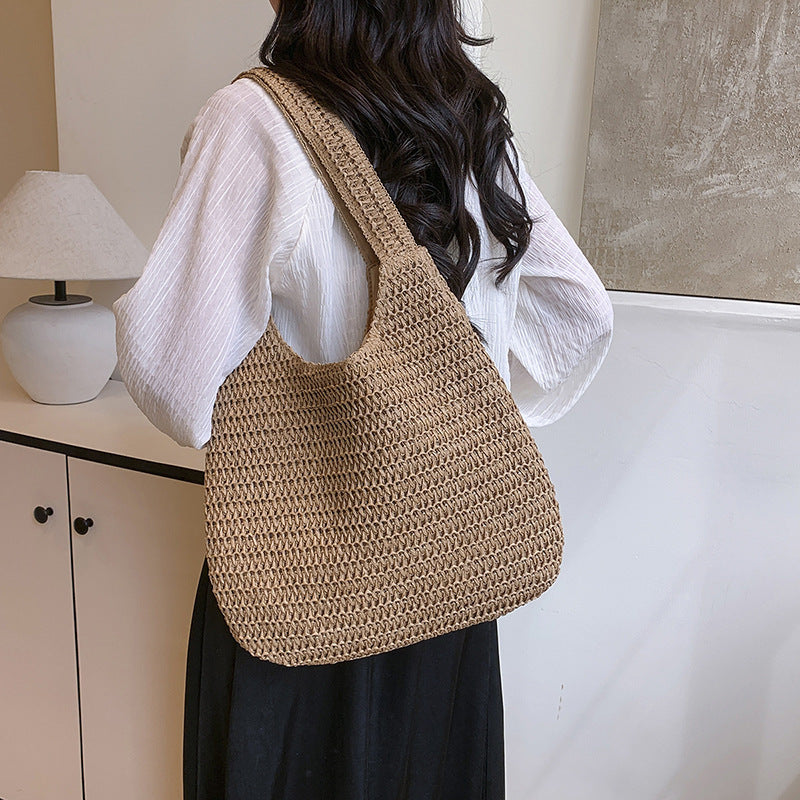 Fashionable Beach Shoulder Bag With A Woven Design And Handle